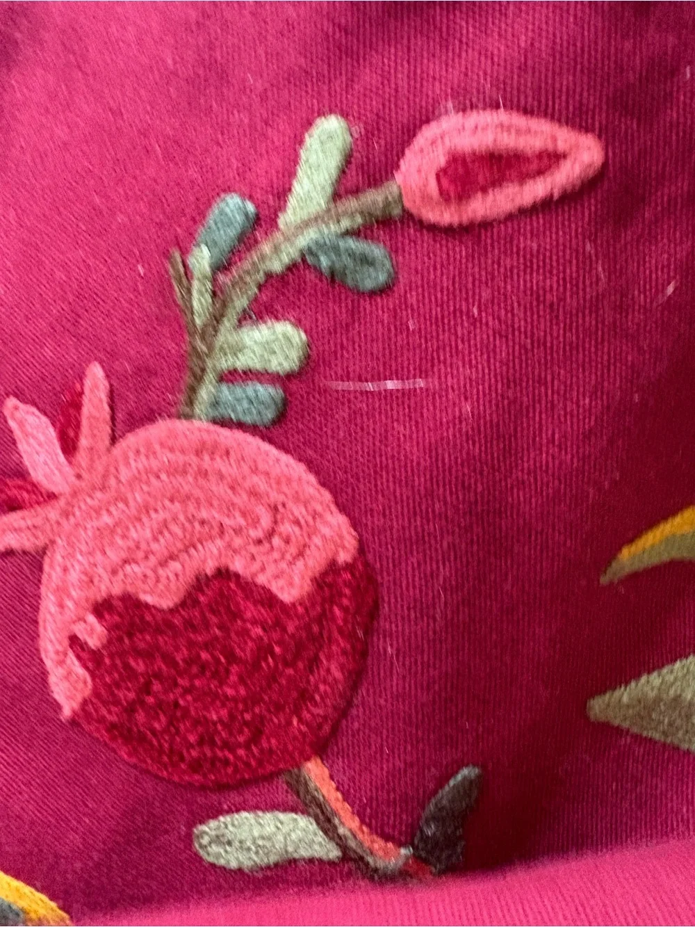 William Sonoma Pomegranate Crewel 8 Cotton Napkins & Runner Embroidered Fruit